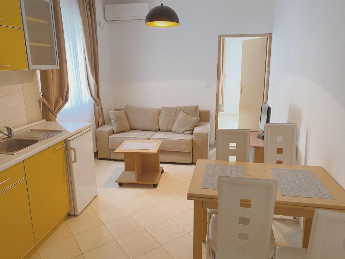 Apartments Sneki Baošići المظهر الخارجي الصورة