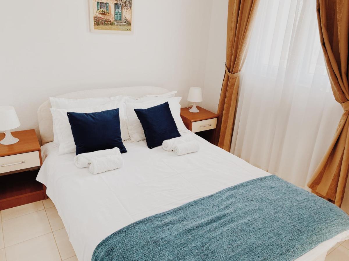 Apartments Sneki Baošići المظهر الخارجي الصورة