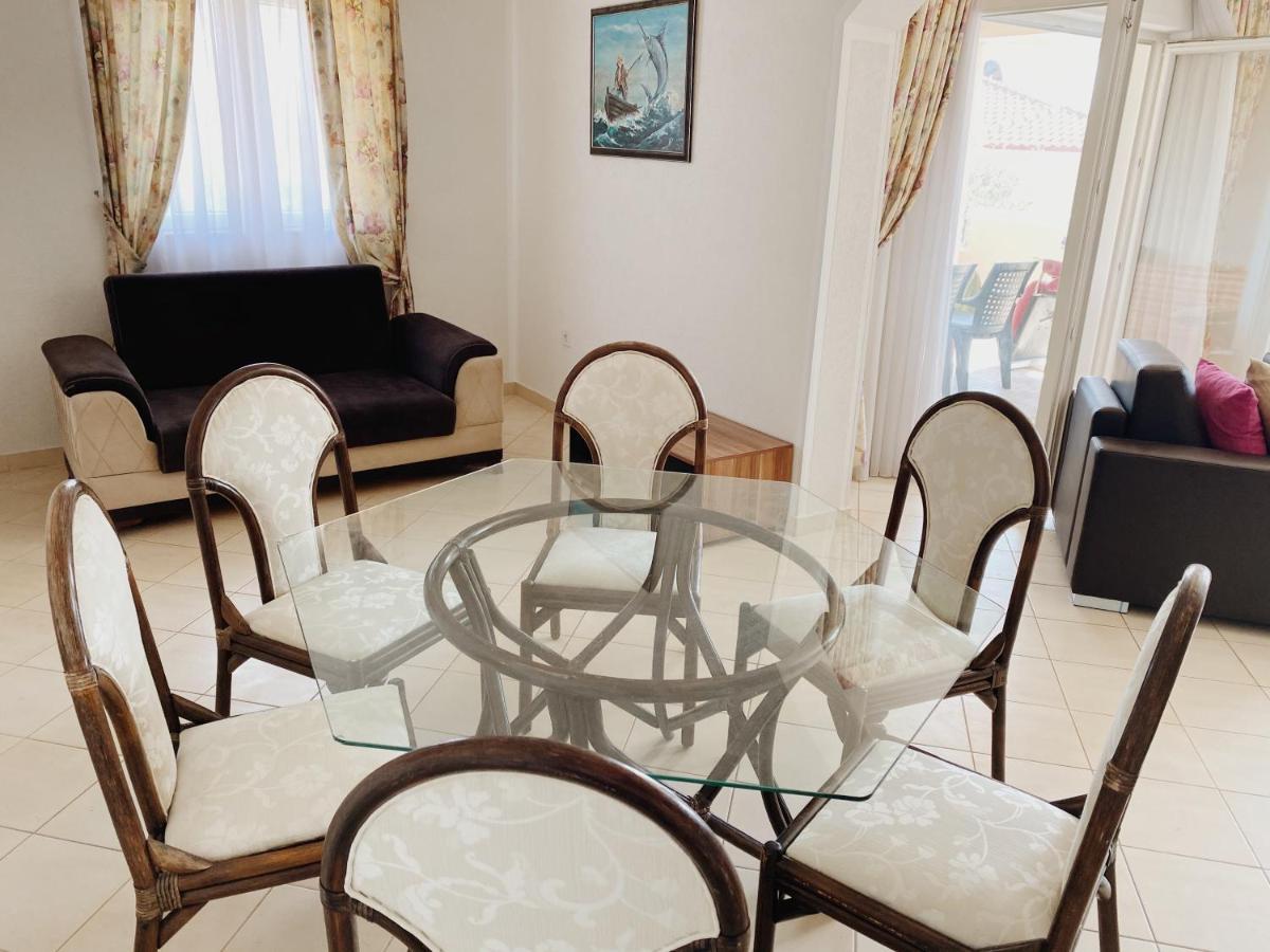 Apartments Sneki Baošići المظهر الخارجي الصورة