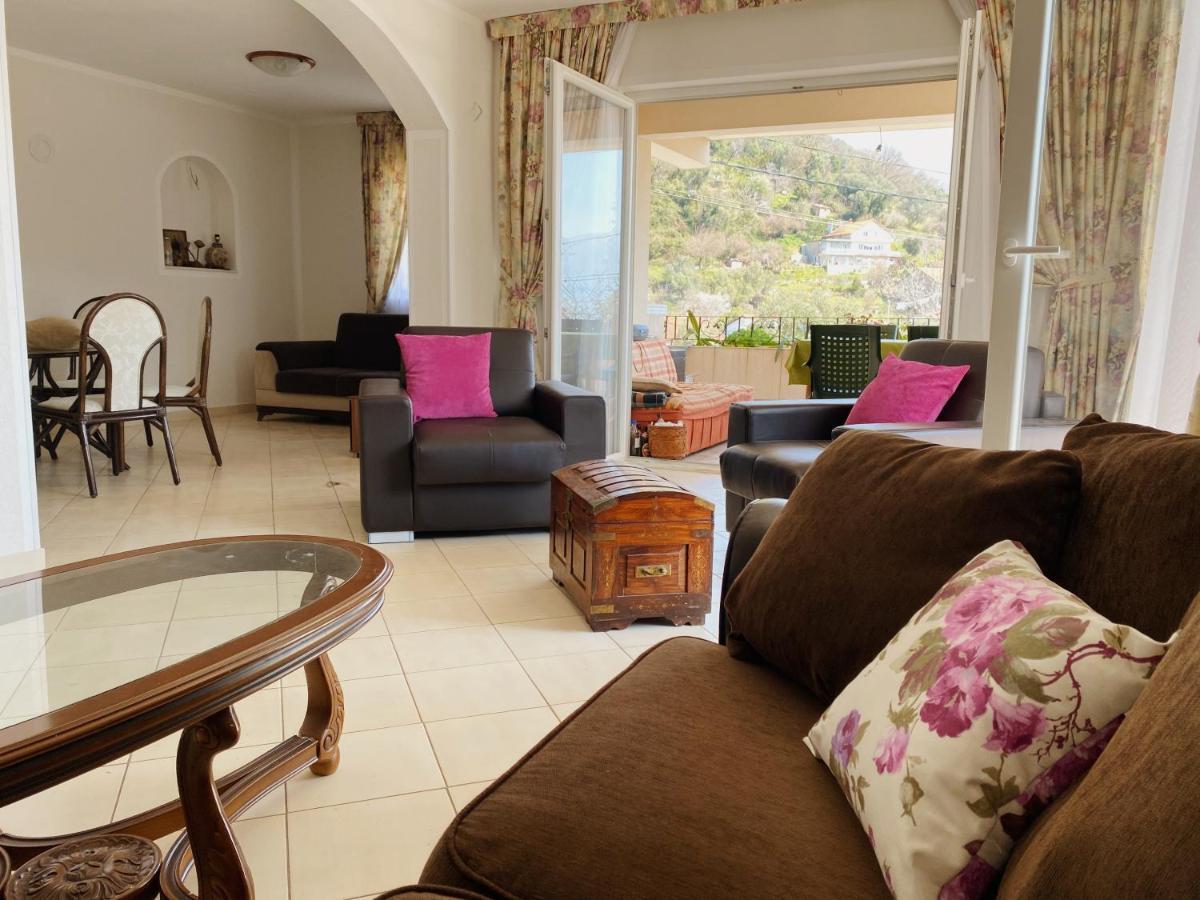 Apartments Sneki Baošići المظهر الخارجي الصورة